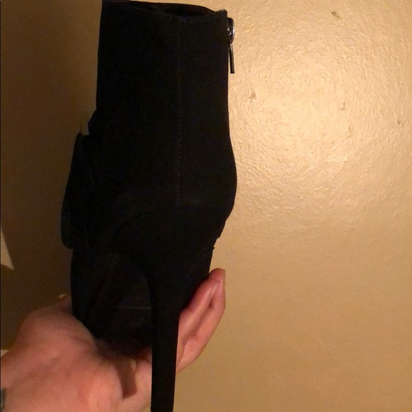 Heels - Picture 2 of 3